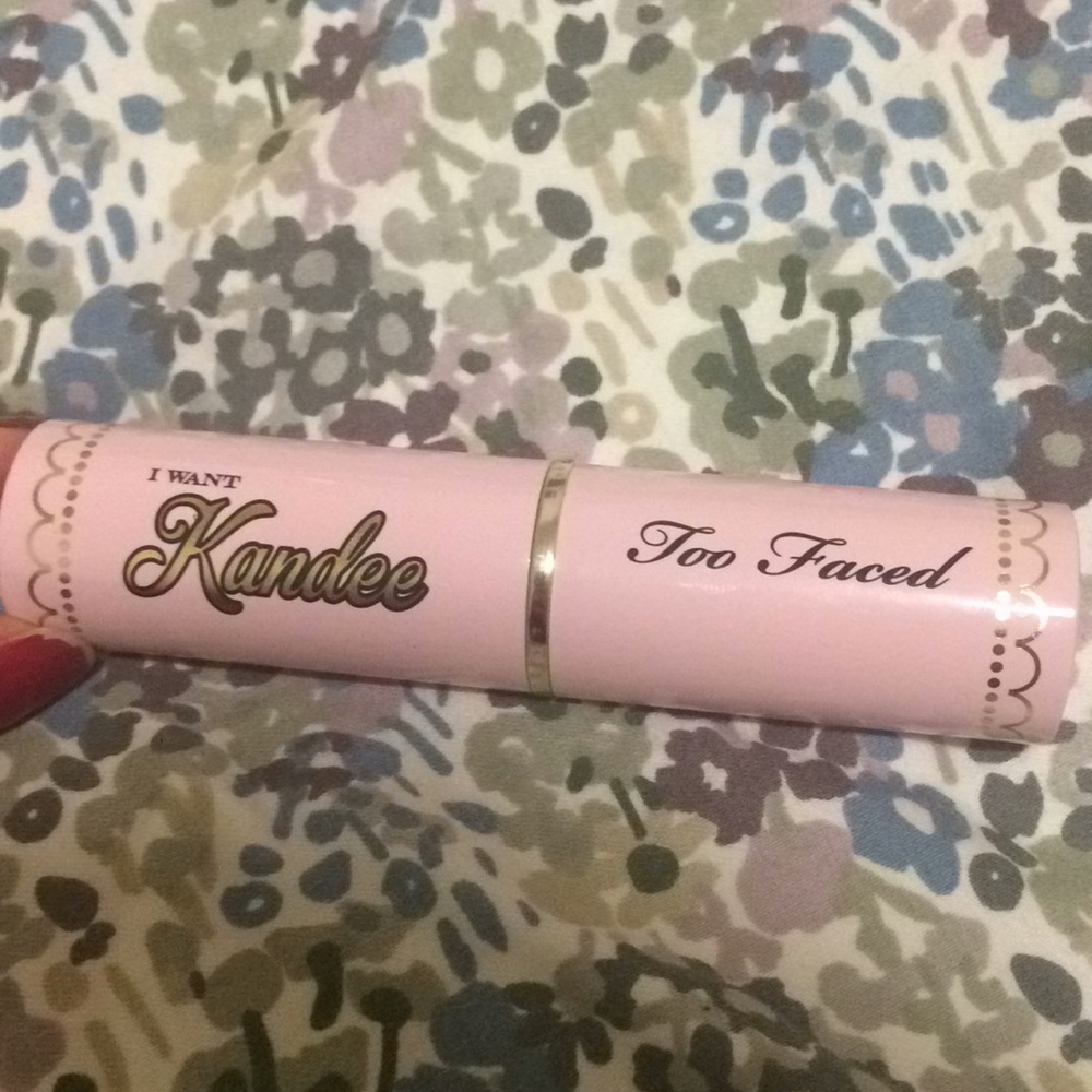 Too Faced x Kandee Johnson candy glow luminizer